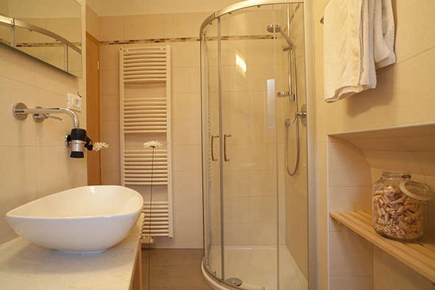 Doppelzimmer ohne Balkon Naturholz-Design 'Acer' Doppelzimmer ohne Balkon Naturholz-Design 'Acer'