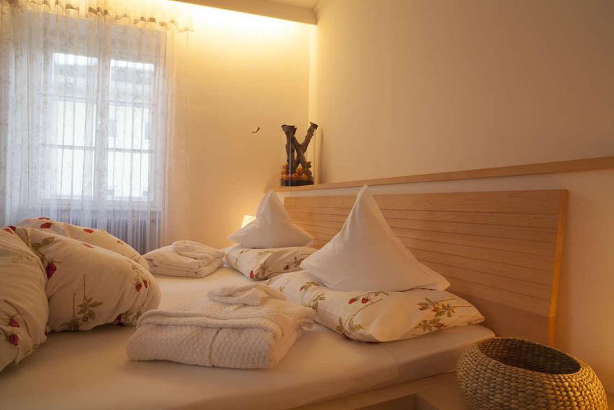 Doppelzimmer ohne Balkon Naturholz-Design 'Acer' Doppelzimmer ohne Balkon Naturholz-Design 'Acer'